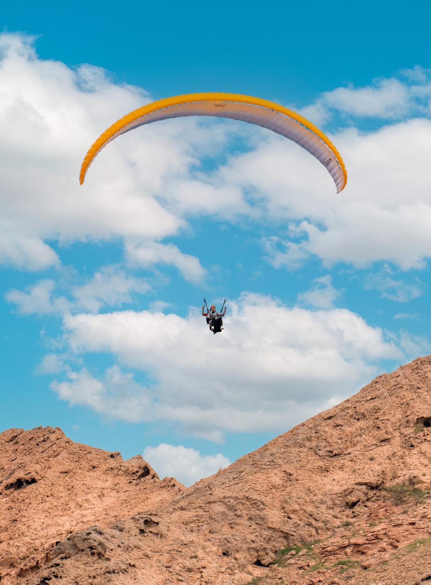 Hotel Al Badayer Retreat By Sharjah Collection Margham Esterno foto Parachute landing at the top of the hill